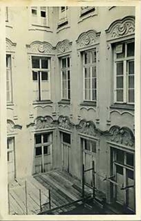 Schleich, Erwin; München, Residenzstr.; Preysingpalais, Wiederaufbau - Hoffassade 1. und 2. Stock vor der Kriegszerstörung