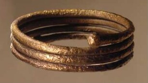 Armring mit vier Windungen