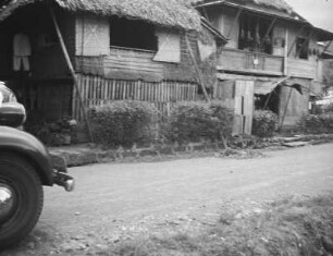 Straßenbild in Los Baños : Blick auf Holzhäuser
