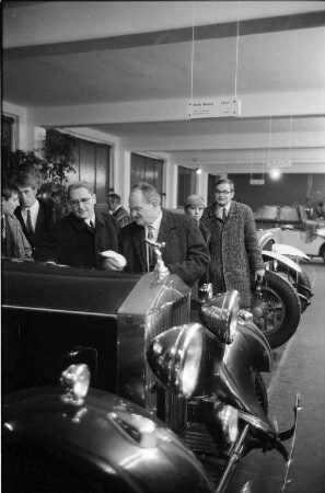 Ausstellung von Oldtimern und Autoveteranen als Vorschau für das geplante Verkehrsmuseum Karlsruhe.