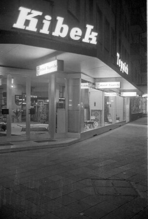 Karlsruher Agentur des Teppichhauses Kibek in der Amalienstraße/Ecke Karlstraße.