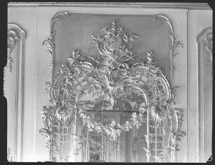Potsdam, Neues Palais, Wohnung Friedrich II., Konzertzimmer, R.:211, Detail des Spiegels der Südwand.