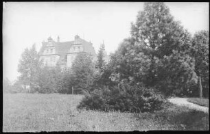 Wermsdorf. Altes Jagdschloss vom Park gesehen