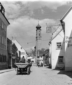 Isny im Allgäu. Obertorstraße. Ansicht mit Blaserturm (Baubeginn 1501/1600)