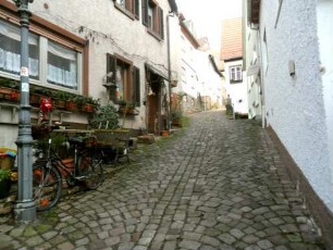 Stadtbild-Hinterstadt - Hauptstraße vom Mitteltor nach Nordosten (zum ehemaligen Obertor) mit beidseitigen Häuserbestand