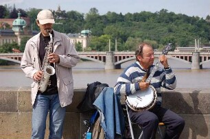 Prag - Musiker auf der Karlsbrücke : Jazz-Musiker auf der Karlsbrücke in Prag, aufgenommen 2006