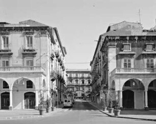 Via Garibaldi — Piazza Mazzini
