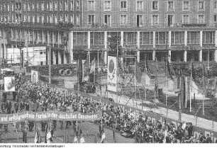 Dresden, 1.Mai (Internationaler Kampf- und Feiertag der Werktätigen), Maidemonstration auf der Ernst-Thälmann-Straße (heute: Wilsdruffer Straße), 1. Mai 1967