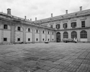 Real Sitio de San Lorenzo de El Escorial — Palast der Bourbonen — Östlicher Innenhof