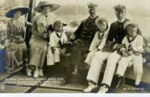 Wilhelm II. mit Kronprinzessin Cecilie, Prinzessin Viktoria Luise und Prinz Adalbert, mit den Kindern Prinz Wilhelm, Louis Ferdinand und Hubertus