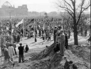 Kundgebung zum 1.Mai 1954 in Berlin