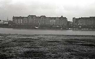 Grund, Peter; Düsseldorf; Stadtansichten - Uferpromenade
