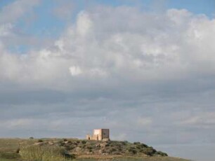 Insel Sizilien - Wolkenhimmel und Hausruine : Aufgenommen auf der Insel Sizilien 2005
