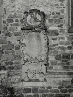 Grabmal für den Organisten Georg Hund, um 1700. Sandstein. Kohren-Sahlis, Stadtkirche St. Gangolf