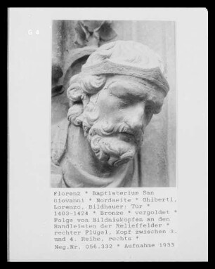 Tür — Folge von Bildnisköpfen an den Randleisten der Relieffelder — rechter Flügel, Kopf zwischen 3. und 4. Reihe, rechts