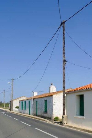 Frankreich. Poitou Charentes. Maritime. La Molliere. Typisches Strassendorf