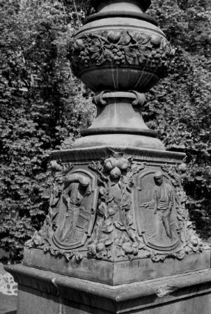 Brücke der Tschechischen Legionen — Kandelaber