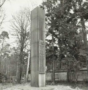 Denkmal für die Gefallenen des 1. Weltkrieges vom Weißen Hirsch und Oberloschwitz : Denkmal für die Gefallenen des 1. Weltkrieges vom Weißen Hirsch und Oberloschwitz. Stein (nach 1918). Dresden-Weißer Hirsch, Am Heiderand