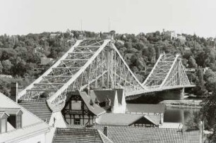 Loschwitzer Brücke ("Blaues Wunder") : Blick vom Dach des Seniorenheimes am Schillerplatz gegen Loschwitzer Brücke ("Blaues Wunder") und Loschwitzer Hang