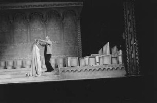 Szenenbilder aus der Oper "Tannhäuser und der Sängerkrieg auf Wartburg" von Richard Wagner an der Städtischen Oper Berlin : Intendant Heinz Tietjen probt mit Martha Musial als Elisabeth