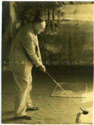 Samuel L. Rothafel, genannt "Roxy", beim Bord-Golf an Bord des Hochseepassagierdampfers "Bremen"