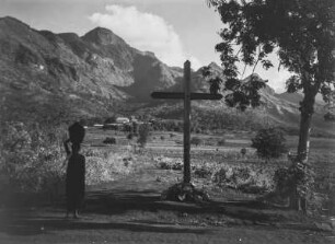 Missionsstation : Wegekreuz nahe einer Missionsstation bei Morogoro