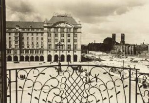 Dresden, Altmarkt, Blck auf das Warenhaus "Howa" : Blick vom "Haus Altmarkt" (Konzert-Café) nach Westen gegen Wohn- und Geschäftshäuser und Warenhaus "Howa" (1955/1956; A. Künzer, R. Erler)