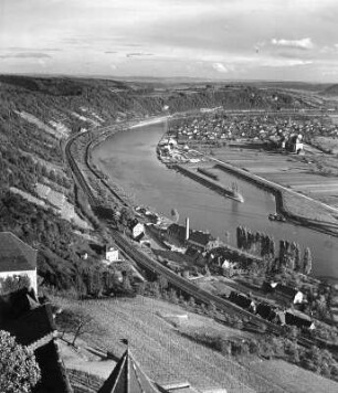 Haßmersheim-Neckarmühlbach. Ortsansicht mit Neckar