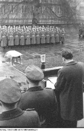 Militärisches (Aufmärsche, Appelle, Kranzniederlegung, Übungen, Alltag, etc.)