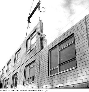 Bau - Plattenbauten (mit Gratulation für erste Mieter)