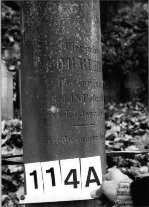 Grabstein 114 (Index: 100091007) Maße HxBxT: 163x56x56 cm: Grabstein 114A