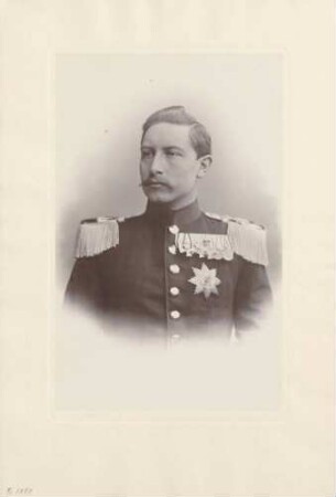Kronprinz Friedrich Wilhelm in Uniform mit Auszeichnungen, Brustporträt