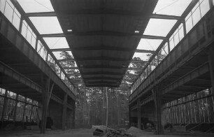 Bau des Atomreaktors bei Leopoldshafen.