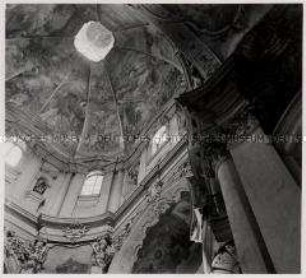 Prag, St.-Niklas-Kirche, Inneres, Blick zur Kuppel