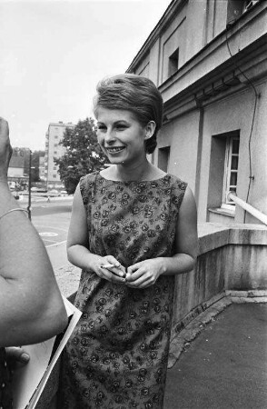 Neuverpflichtete Schauspielerin Hannelore Dröge beim Badischen Staatstheater.