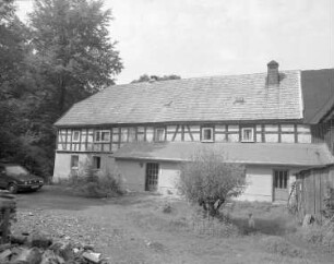 Schöneck, Bockmühle 1. Bauernhof (1810). Wohnhaus. Hofansicht