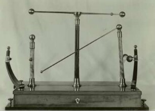 Elektrische Waage mit Elektrometer : Technikgeschichte | Grundlagen der Technik, Wissenschaft und Kultur | Geräte, Werkzeuge | Wissenschaftliche Instrumente