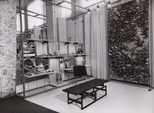 XII. Triennale Mailand, Deutsche Abt., Wagner-Mosaik und Kaufeld-Stuhl