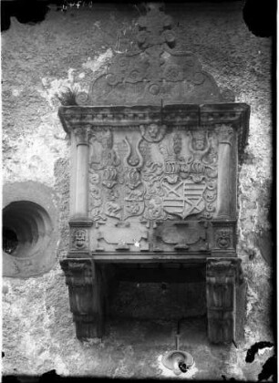 Schloß Eberstein Torbau (1602-1609) Gußerker mit Wappen der von Eberstein-Fleckenstein