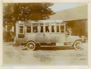 Foto eines als Bauwagen genutzten Omnibusses der Firma Benz