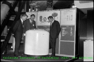Regierungsausstellung im Palais des Expositions in Genf anlässlich der vierten Genfer Atomkonferenz der Internationalen Atomenergie Organisation (IAEO)