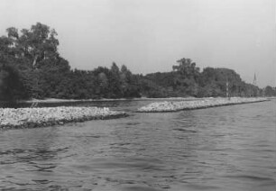 Fahrwasser am Rhein