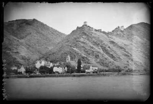 Kamp-Bornhofen. Blick über den Rhein zu den "Feindlichen Brüdern"