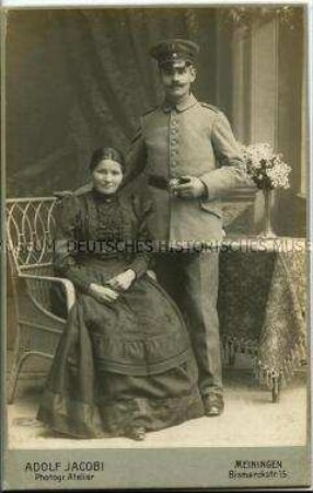 Ehepaar, Mann in Uniform