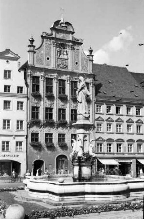 Landsberg am Lech: Rathaus, vom Marktbrunnen aus