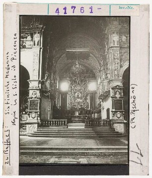 zu Raffael: Sixtinische Madonna, Piacenza, S. Sisto, Blick in den Chor