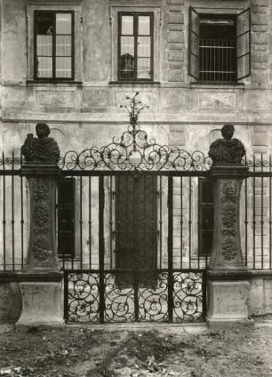 Eisenberg (heute Dolní Jiřetín / Tschechien). Gittertor am Schloss