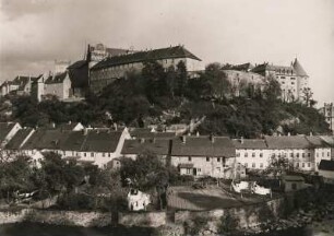 Bautzen. Blick vom Protschenberg auf die im 15. Jh. im gotischen Stil errichtete Ortenburg mit Hofrichter- und Salzhaus und dem Burgwasserturm