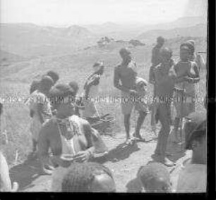 Einheimische im "Tal der tausend Hügel", Dorf westlich von Durban, Südafrika
