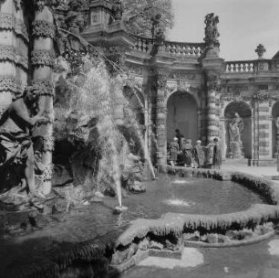 Dresden. Zwinger, Nymphenbad mit Kaskade